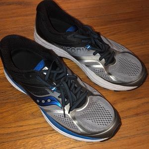 Saucony running shoes size 11